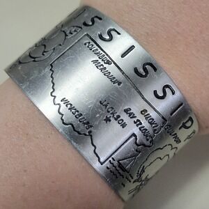 Vintage Unsigned Mississippi Silver Tone Etched Souvenir Cuff‎ Bracelet